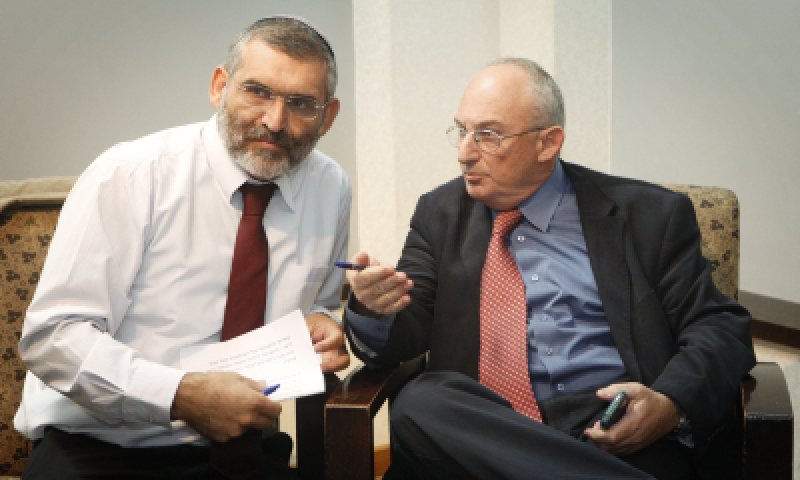 אלדד ובן ארי מנסים לחטוף את האות ט מהאיחוד הלאומי