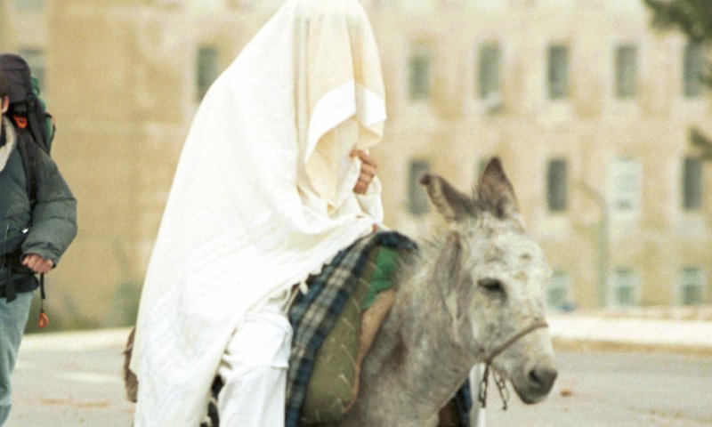 בין משיחיות ארצית לאסונית