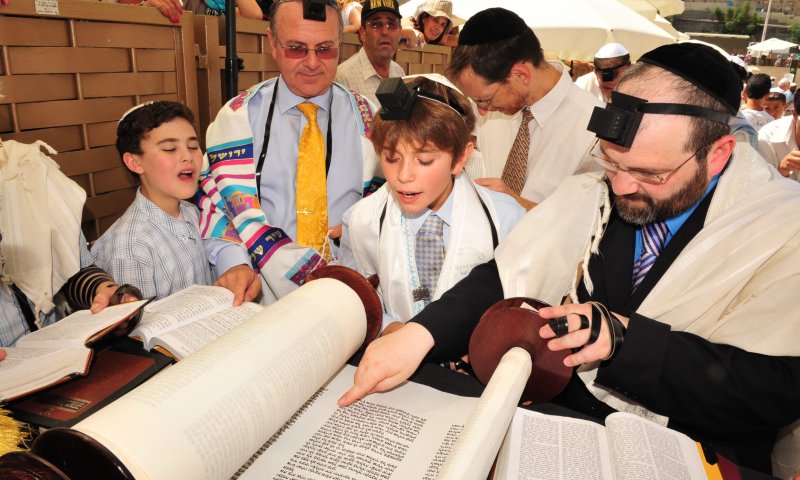 נער חילוני קורא בבר מצווה כדי לשמר את נעימת הזהות