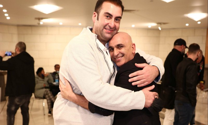 יובל המבולבל השיק מופע סטנדאפ והחברים באו לפרגן