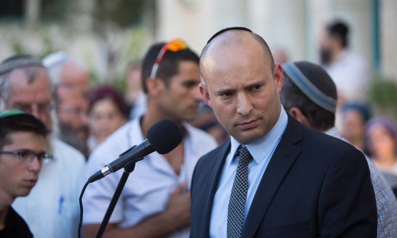 ראש הממשלה בנט עושה את דרכו לזירת הפיגוע בחדרה