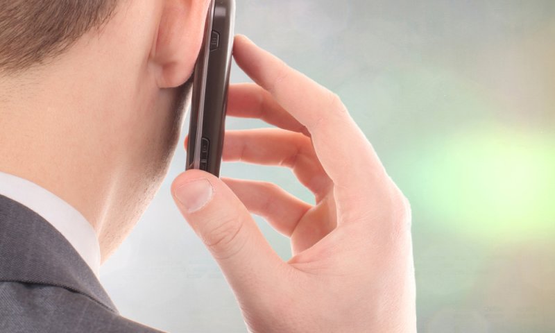 מחקר חדש בחן: האם הטלפון שלנו מאזין לנו?