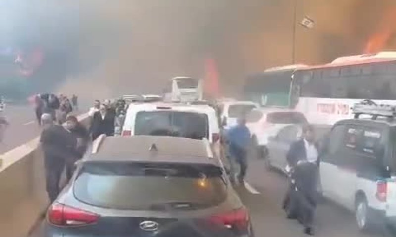 השריפה בכביש 1: הכבאות בגיוס כללי, תשעה בני אדם חולצו מרכב