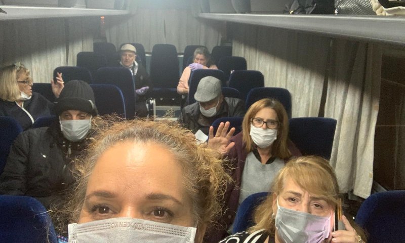 צפו: נוסעי ספינת הקורונה בשירת 'עם ישראל חי'