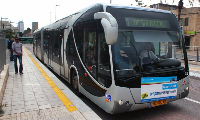 הולך רגל נהרג לאחר שנפגע מהמטרונית בחיפה