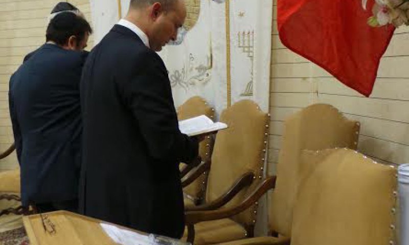 בצל האנטישמיות: נפתלי בנט מבקר בצרפת