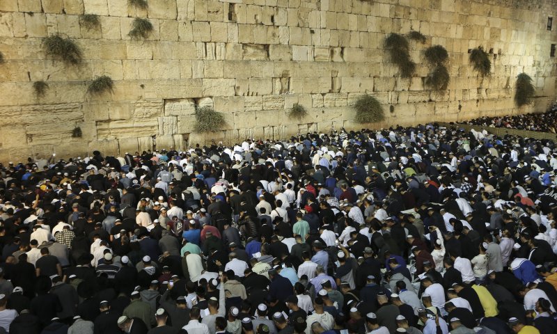 פסק: עד היום התפללתם בכותל לכיוון הלא נכון