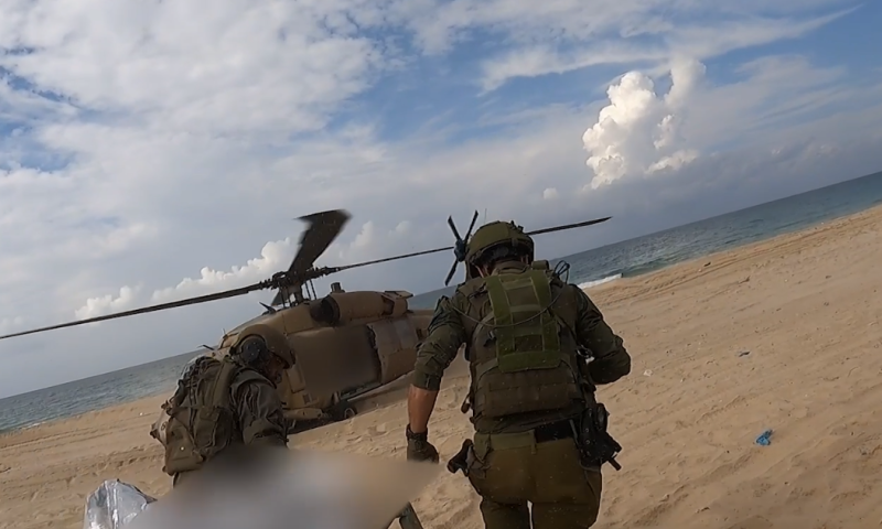 צפו: פינוי קצין שנפצע באורח קשה תחת אש