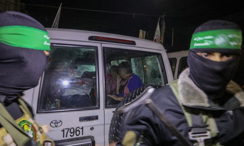 בישראל מחכים: חמאס עדיין לא הגיש את רשימת החטופות שישוחררו