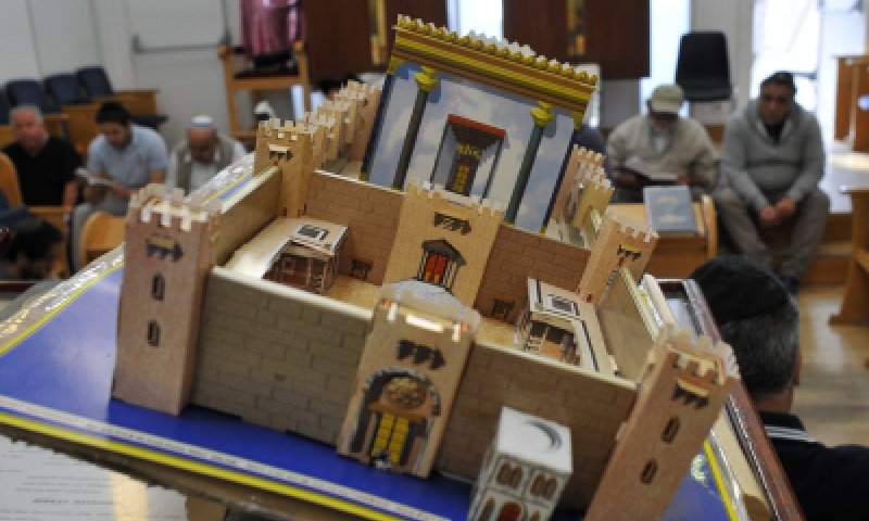 מתכוננים: חניכי &rdquo;אריאל&ldquo; יארגו את הפרוכת למקדש