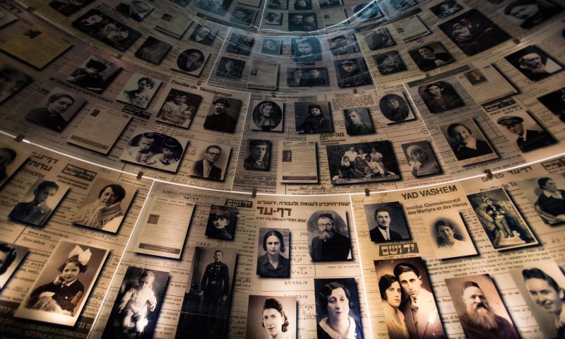 אל מלא רחמים לזכר 6 מילוני נרצחי השואה. צפו