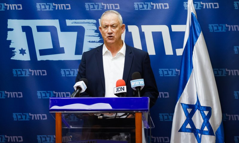 גנץ מגיב לביקורת: "כך אמשיך לפעול"