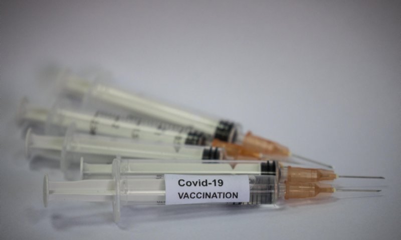 פייזר מדווחת: שני אנשים מתו לאחר שקיבלו חיסון