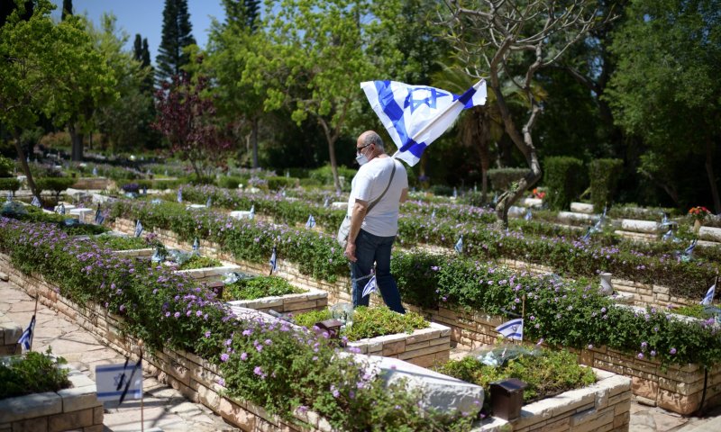 "אתה הורג את כולם": משפחות שכולות התפרצו על השר דיכטר