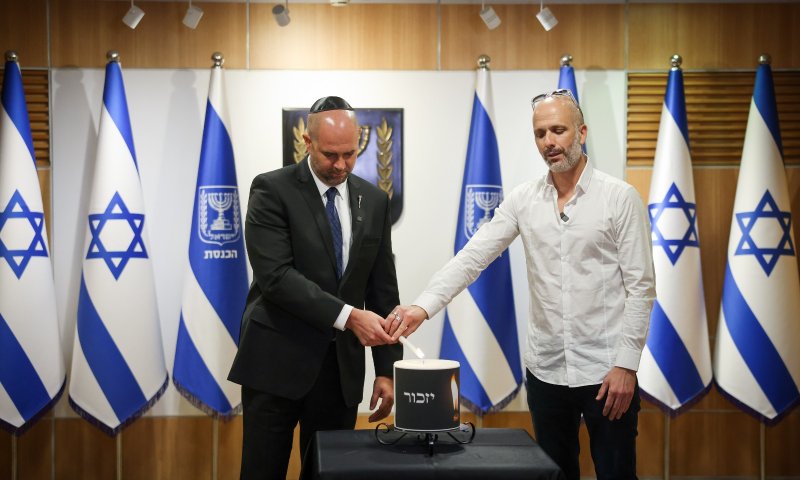 האח השכול בטקס בכנסת: 'אני עומד היום בחיל ורעדה'