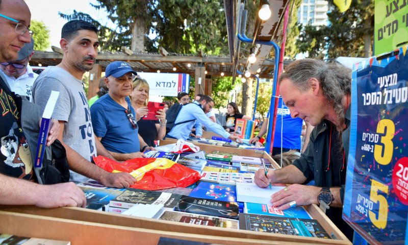חולמים לפגוש את הסופרים האהובים? זו ההזדמנות שלכם