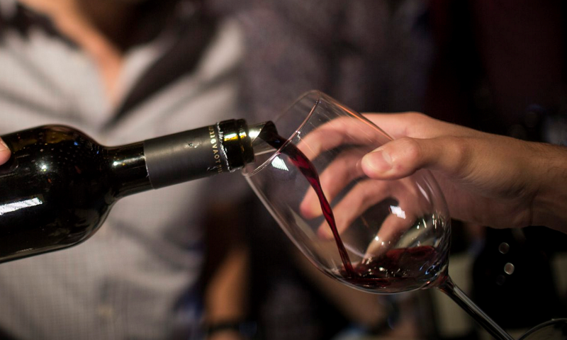 "אבא שתה יין כשחייליו נקברו- כי הוקמה המדינה"