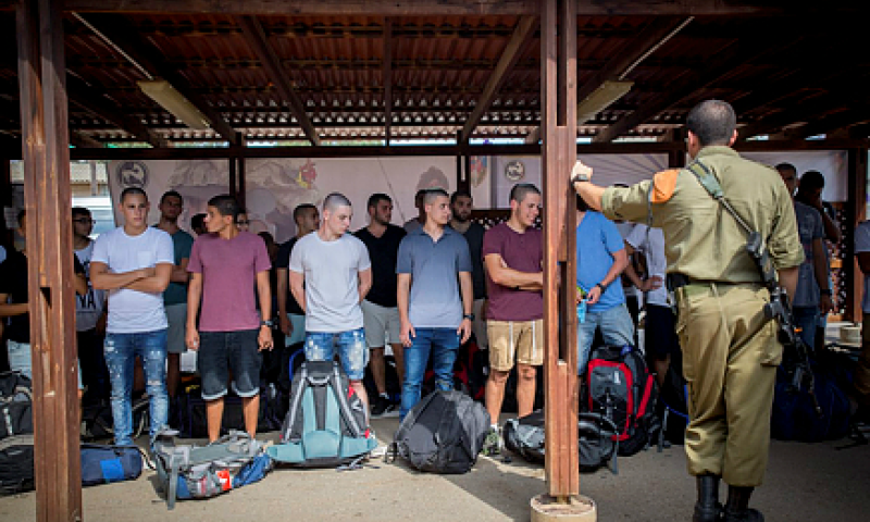 דרישה : אסרו את הכניסה לבסיסי צה"ל למרצי הקרן החדשה