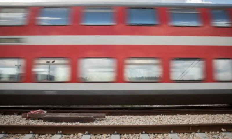 לא להאמין: ההפתעה שנמצאה על רציף הרכבת