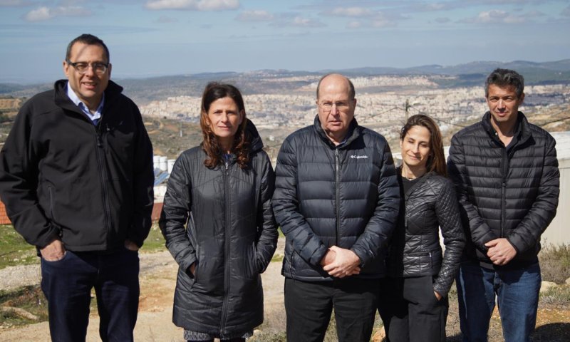 לוחץ למיעוט: פגישה נוספת של יעלון עם האוזר והנדל