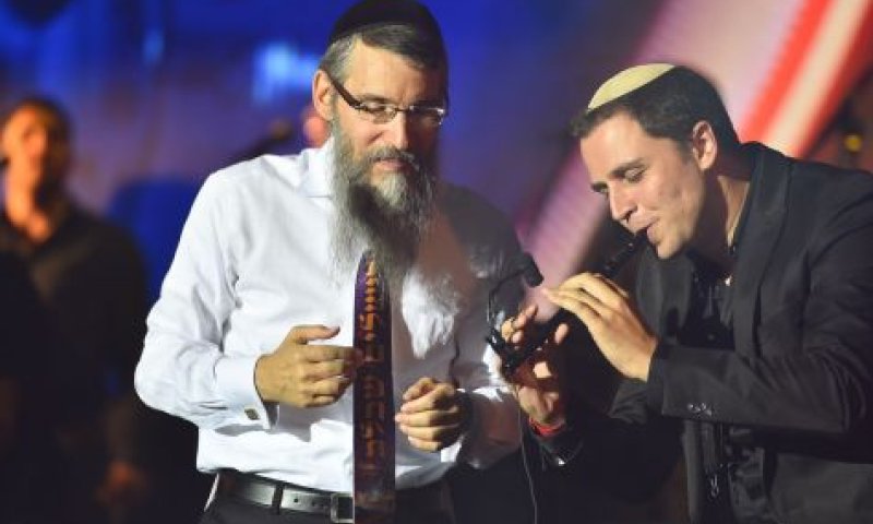 "אבא פתאום החל לשיר"; נס חנוכה של אברהם פריד