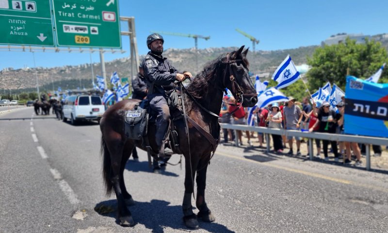 2 מפגינים נעצרו לאחר שחסמו את כביש החוף