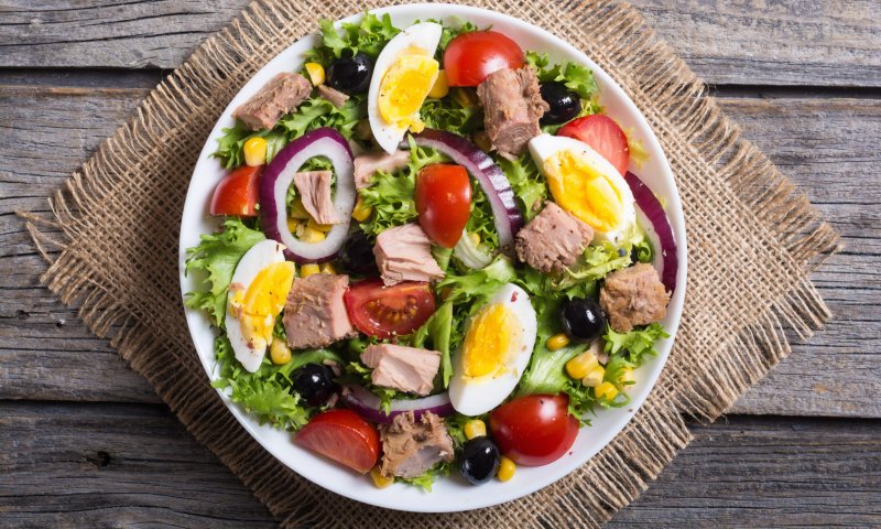 מושלם לימי הקיץ: מתכון לסלט טונה