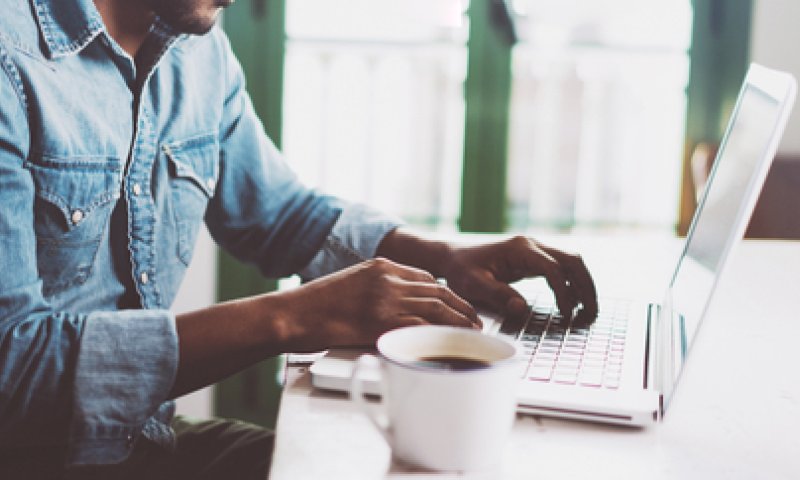 "מותר לכתוב במחשב ובסמארטפון בחול המועד"