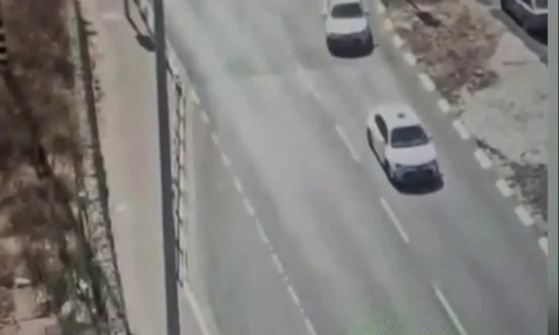 המחבל סטה מהכביש לעבר החיילים: תיעוד הפיגוע בבית ליד