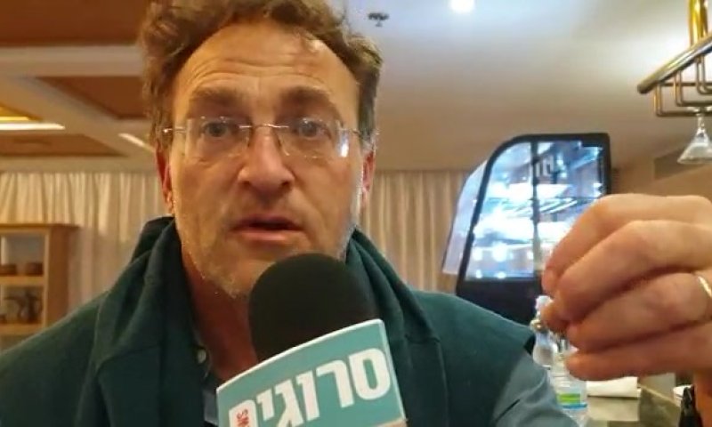 כשדתי נכנס לביה"כ יש לו הוראות הפעלה, לחילוני אין