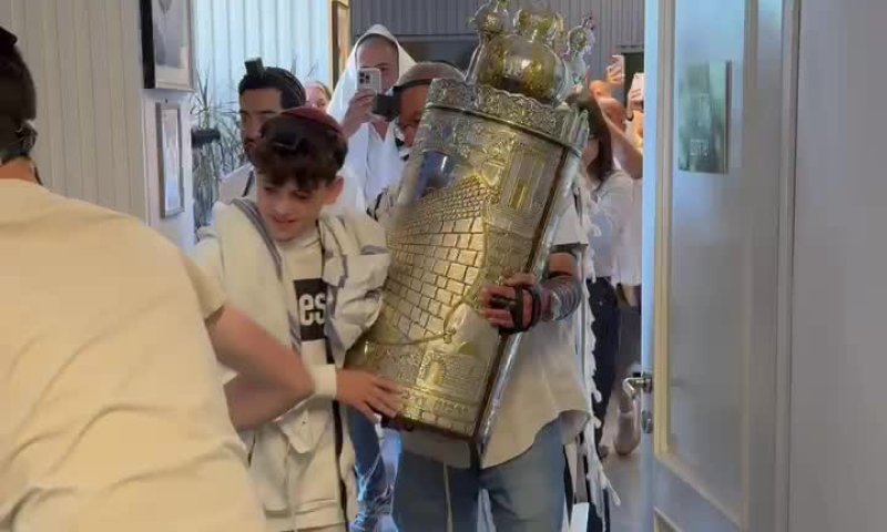 נער בר המצווה נתקע בחו"ל; כך סידרו לו עלייה לתורה