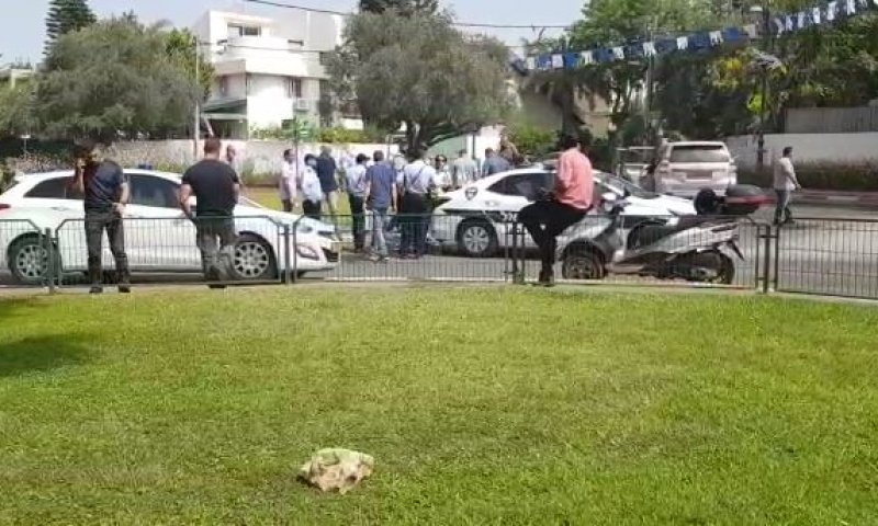 פצוע בינוני בדקירה ברמת השרון- מצוד אחר הדוקר