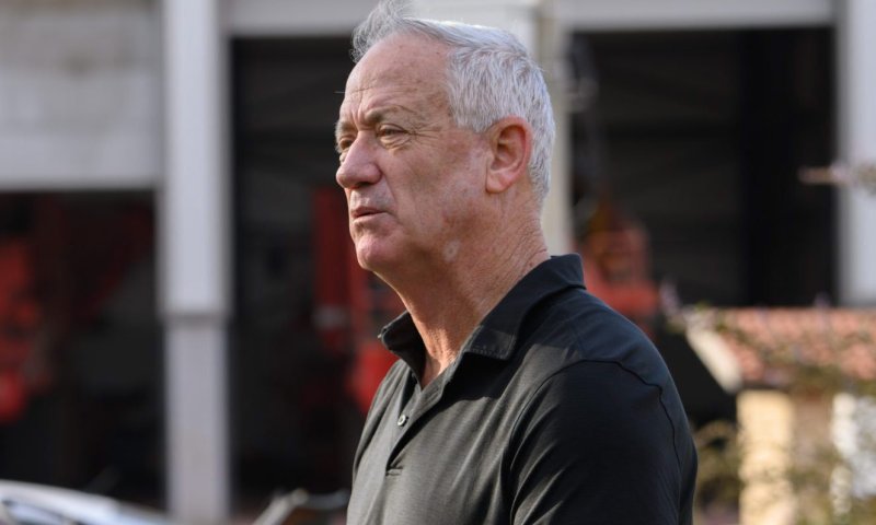 גנץ: מוכן לדון בכניסה לממשלה ולהקים קבינט מלחמה