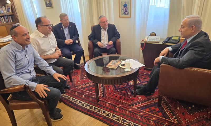 נתניהו מבטיח: &ldquo;לא משחררים מחבלים עד שאחרון החטופים חוזר״