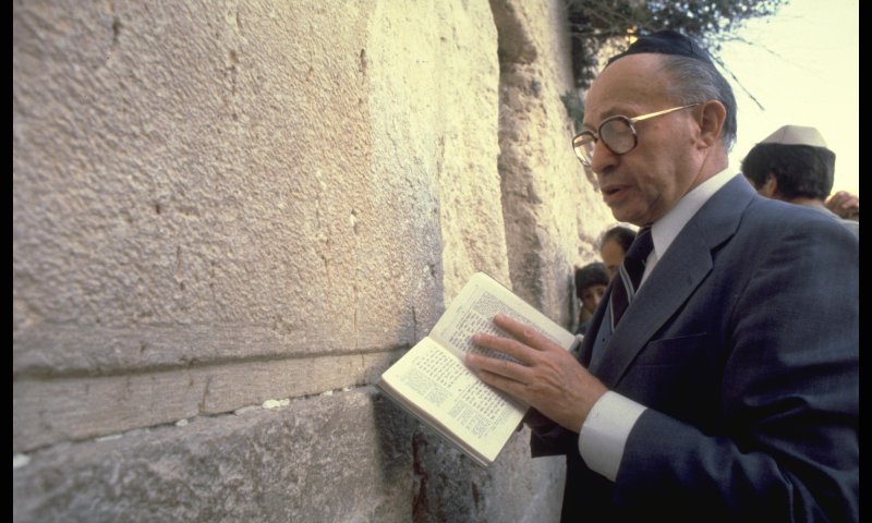 המדריך של מנחם בגין &ndash; כך תתנהג בכותל המערבי