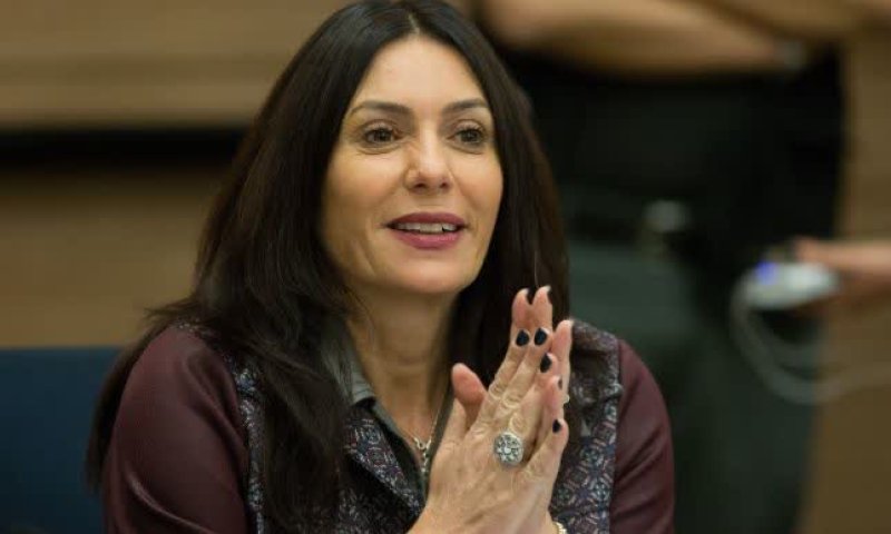 'מירי, תעבירי': 230 אמנים קוראים לשרת התרבות