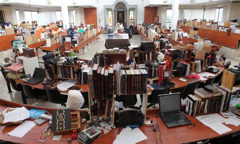 בגלל מאמר, ר"מ בישיבת עתניאל התפטר