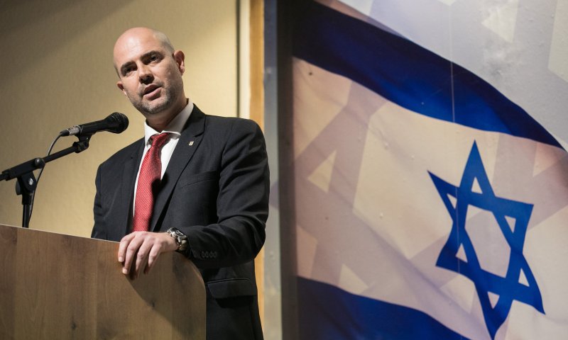 אוחנה למנדבליט: אראיין מועמדים נוספים לתפקיד