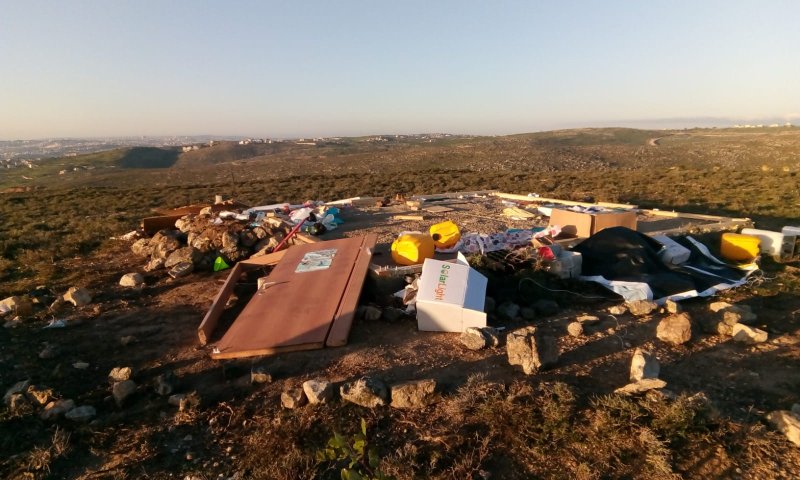 גבעת 'אור אהוביה' נהרסה; נערות הושלכו מגובה