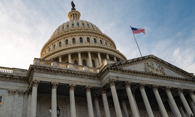 פרשת ג'פרי אפשטיין: נשיא ארה"ב לשעבר בדרך לכתב אישום?