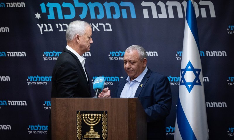 גנץ לאיזנקוט: ממשלת מיעוט תביא עלינו בן גביר עם 20 מנדטים