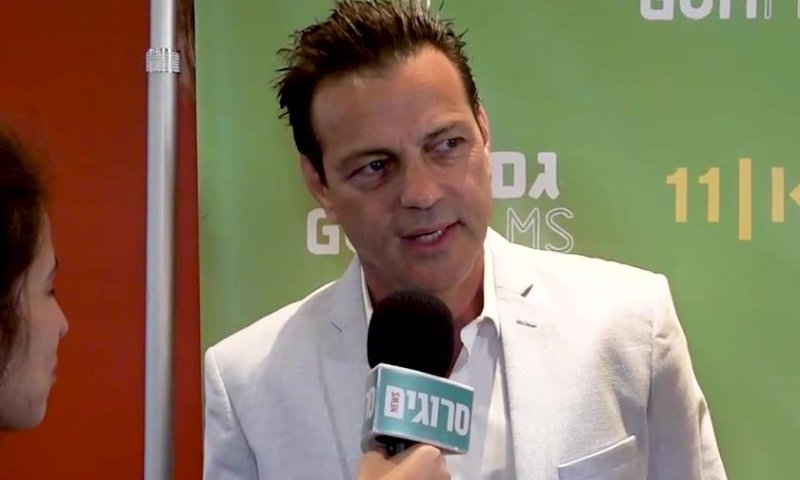 אקי אבני לסרוגים: "הרב השתלט לי על החיים"