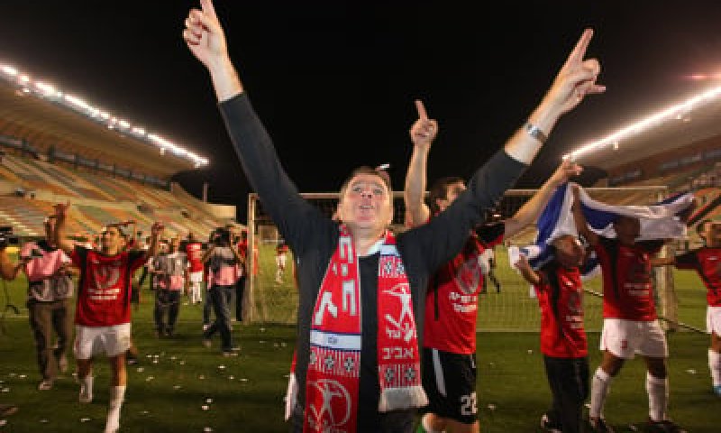 האוהדים חבשו כיפות, הפועל תל אביב עלתה לליגת האלופות