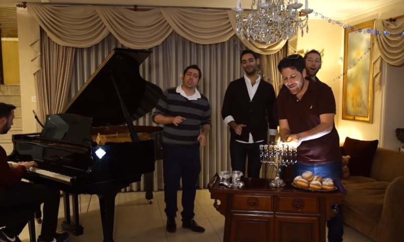 לראשונה: כיפה לייב מלחינה מחדש את 'הנרות הללו'