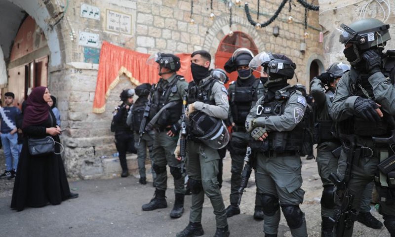 המשטרה נעלה מתפרעים; מאות יהודים מחכים לעלות