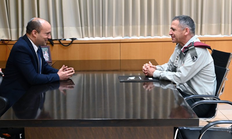 נפרד ממשרד הביטחון: בנט והרמטכ"ל נפגשו לסיכום