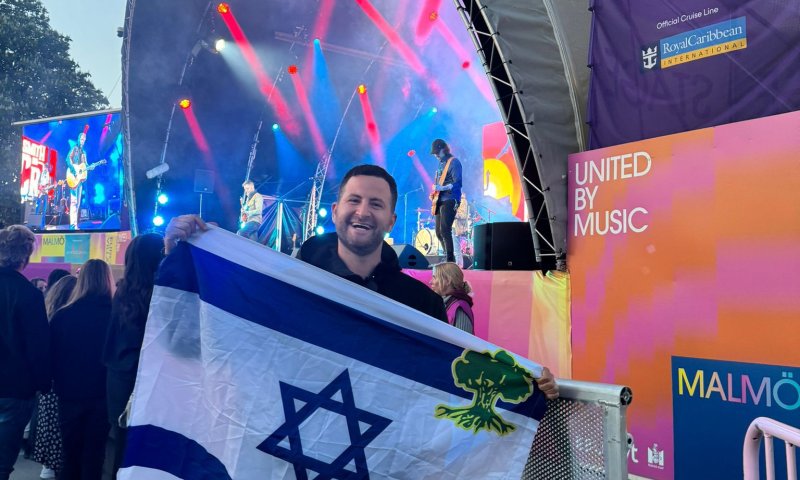 לא מקום לדגלי ישראל: גיא הוכמן הגיע למאלמו והותקף