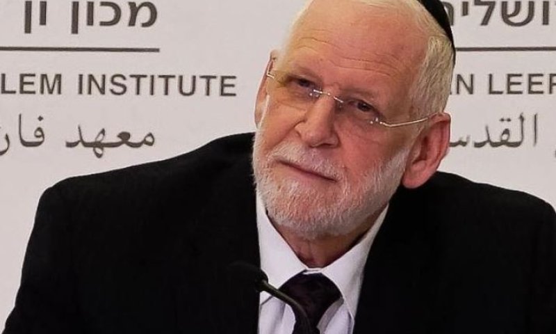 הרב רוטנברג לרב קמינצקי: ביטלת את יהדותו של רוב העם