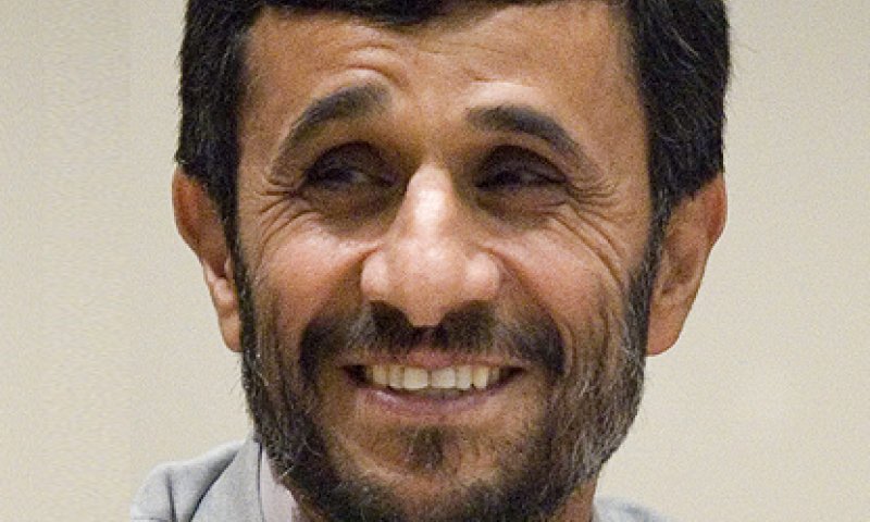 אולי בפעם הבאה: אחמדינג'אד שרד תאונת מסוק