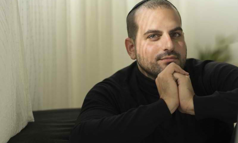 צפו: עקיבא בהופעה מיוחדת לימי הקורונה